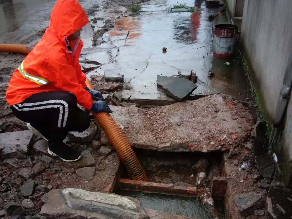 绍兴专业清理污水池 炜誉市政以规范流程守护城市 “肠道”