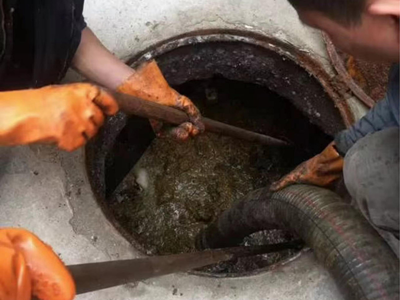 绍兴清理化粪池时如何避免沼气的危害？